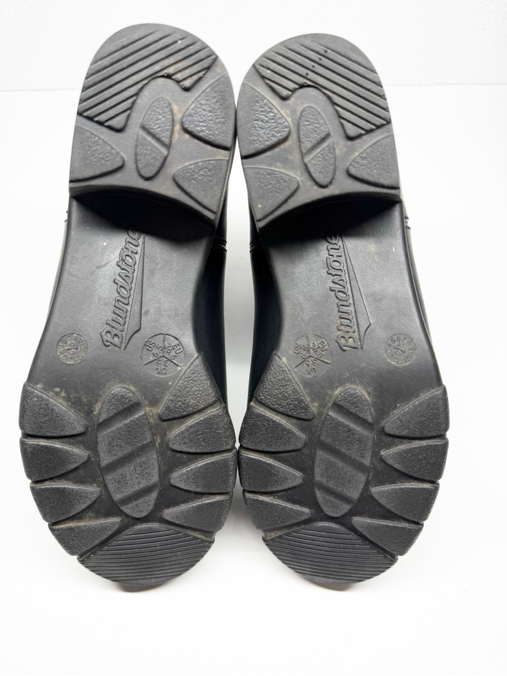 Blundstone Leather Heeled Chelsea Ankle Boots - Picture 9 of 11